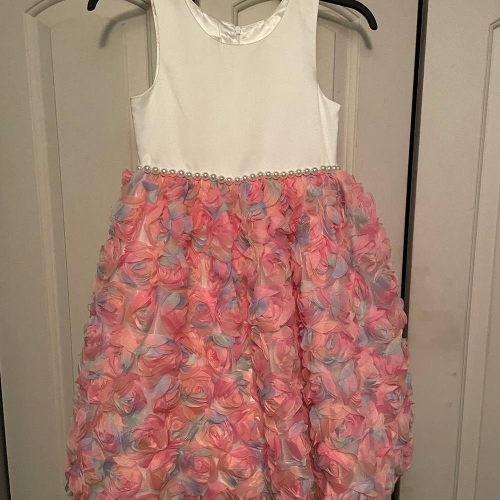 Girls America Princess Dress Size 7. Elegant White and Pink Floral.